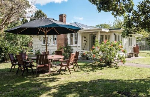 Onetangi House | Onetangi Beach Cottage - Onetangi Bach