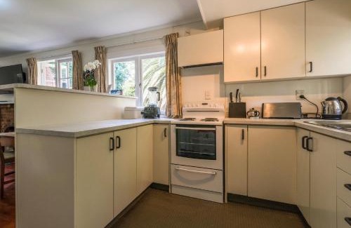 Onetangi House | Onetangi Beach Cottage - Onetangi Bach