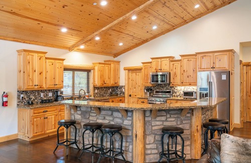 Summit Estates Cabin | Only 1 Mile To Snow Summit! | Big Bear Home | Paradise Pines by AvantStay