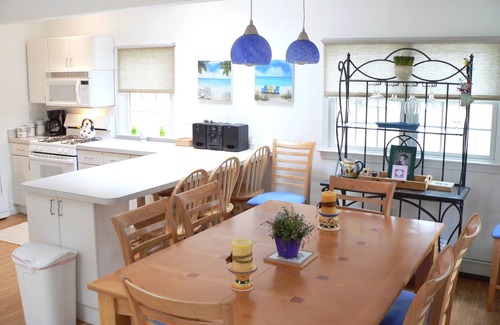Harwich Port House | Only 1 summer Week Remaining Dog Friendly Walk To Beach Full A/C Great Reviews