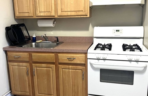 The Heights Apartment | Only 2.3 Miles to NYC Entire Apt Clean & Cozy “At JC Heights”