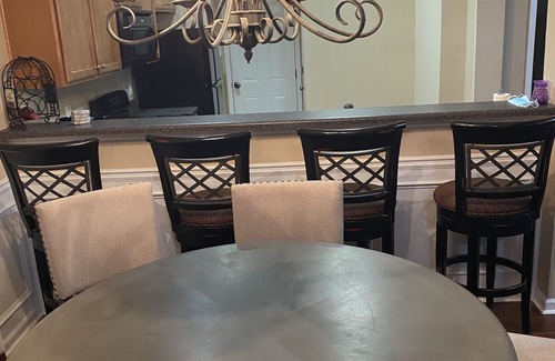 Lithonia House | Only 2 miles from shopping, banking, food, entertainment,15 to downtown Atlanta