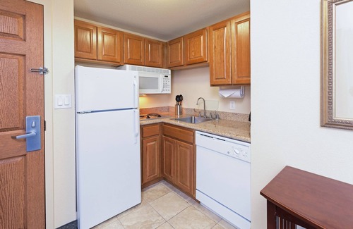 St. Paul Square Condo | Only 3 Blocks from Gonzalez Convention Center | Outdoor Pool + Roll-in Shower