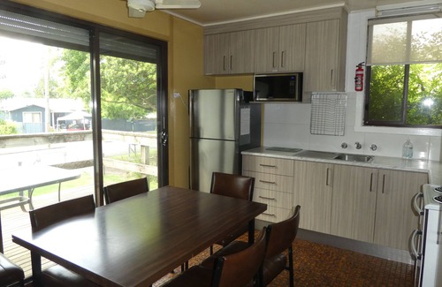 Mount Beauty House | Only 3BR Holiday House with 4 Split Sys, 4 TV's, 2 Toilets, 2 Showers, Garage