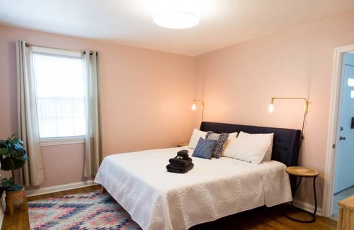 Woodbine House | Only 4 Miles to Downtown - Group Friendly Home