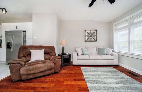Chatham-Arch House | Only 5 minutes to Downtown!