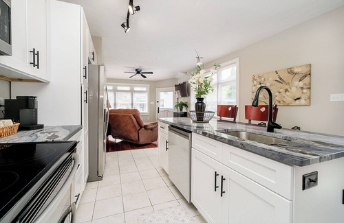 Chatham-Arch House | Only 5 minutes to Downtown!