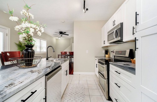 Chatham-Arch House | Only 5 minutes to Downtown!
