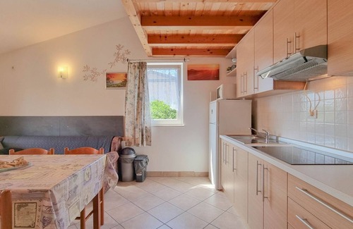 Lovrecica Apartment | Only 70 metres to the crystal-clear Adriatic Sea with private balcony