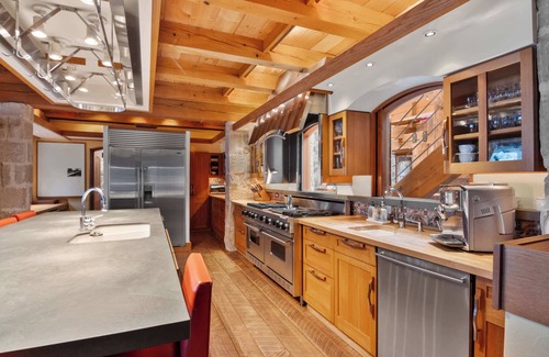 Elk Rapids House | Only 9 minutes from the horse show