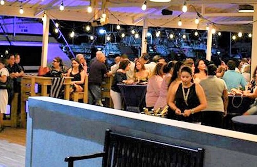Oranjestad Boat Rental | Only Boat & Breakfast in Aruba - Stay in an air conditioned cabin