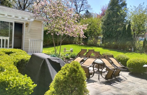 Saugatuck House | ONLY DELUXE HOME ON THE HILL,WALK TO TOWN, LAKE, HEATED POOL, FIREPLACES, PETS