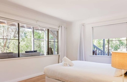 Eagle Bay House | Only footsteps away from the beach