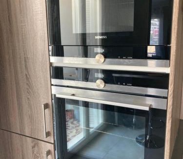 La Californie House | Only for ladies! Comfortable shared homestay, Nice west cosy flat with balcony, near airport, train, beach, public transport, supermarket