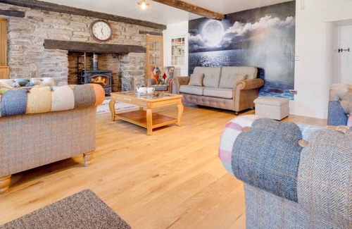 Trecastle House | Onnen Fawr Farmhouse