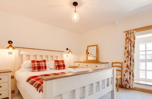 Trecastle House | Onnen Fawr Farmhouse