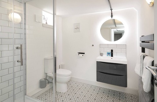 Nottingham House | ✰OnPoint- MASSIVE House, PERFECT Location-Parking✰