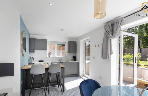 Nottingham House | ✰OnPoint- MASSIVE House, PERFECT Location-Parking✰