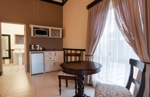 Summerstrand House | Onse Khaya Lodging and Conferencing