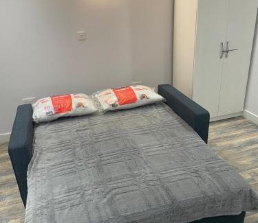Lewisham Apartment | OnSiteStays Stylish Studio Sleeps 2
