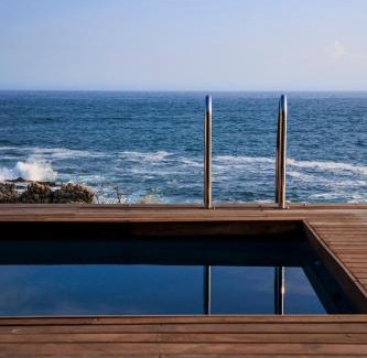 Betty's Bay Bed & Breakfast | OnTheRocksBB Solar Powered Guesthouse and Ocean Lodge