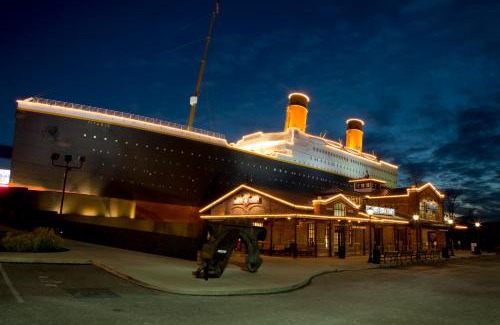 Sevierville House | Ooh LA LA, Private Indoor Pool, WIFI, Arcade Game, Foosball, Free Attraction Tickets!