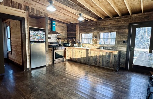 Pickens Cabin | Oolenoy River Retreat - 2+ acres less than 5 miles from Table Rock State Park