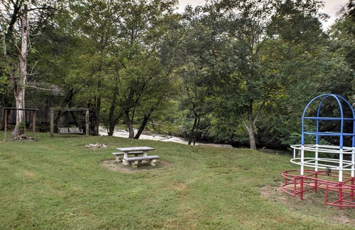 Ooltewah Cottage | Ooltewah Cabin w/Grill, Pool Table & Porch!