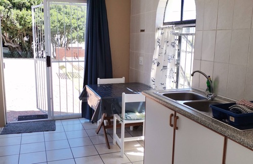 Gansbaai Apartment | Oom Piet Self Catering Accomodation
