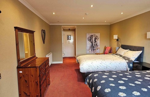 Central Aberdeen Hotel | Ooters at The Mariner