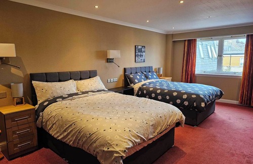 Central Aberdeen Hotel | Ooters at The Mariner
