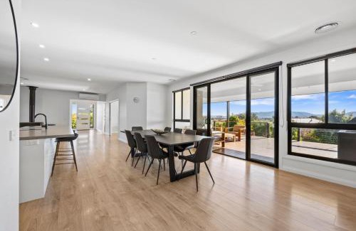 Mansfield House | Opal - Mansfield - Sleeps 7