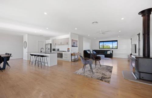 Mansfield House | Opal - Mansfield - Sleeps 7