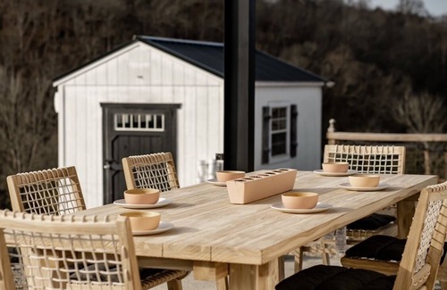Sevierville House | Open-air barndominium 1-BR loft on flower farm