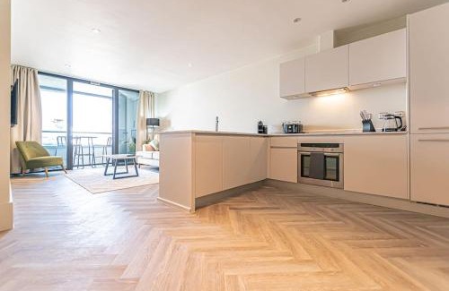 The Docks Apartment | OPEN BALCONY RIVER VIEW! WoW