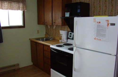 Sauble Beach Cottage | Open Concept 2 Bedroom Cottage Close To The Beach
