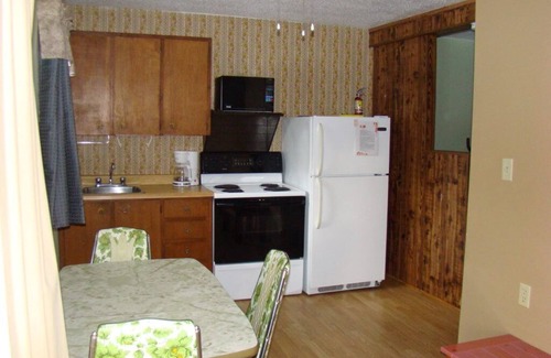 Sauble Beach Cottage | Open Concept 2 Bedroom Cottage Close To The Beach