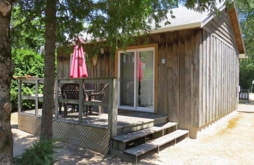 Sauble Beach Cottage | Open Concept 2 Bedroom Cottage Close To The Beach