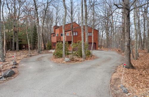 East Stroudsburg House | Open Concept-HotTub-Sauna-Billiard-Poker home
