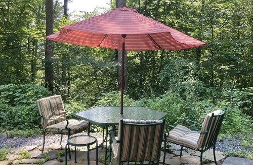 Bakersville Apartment | Open, cozy studio apartment getaway!