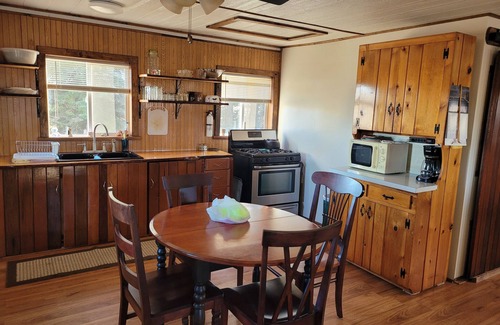 Filion Apartment | Open floor plan, Kitchen, bathroom, sleeps 4, Country Setting