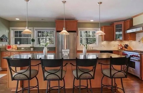 Williams Bay House | Open Floorplan Lake House just 2 min. walk to Lake Geneva