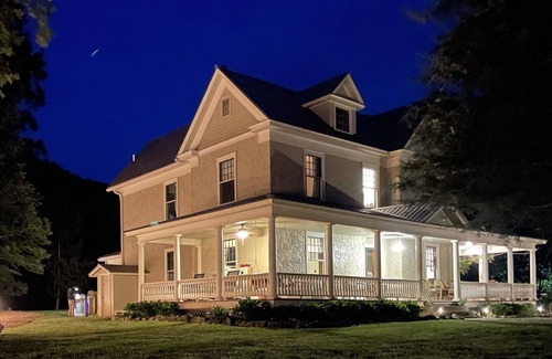 Hot Springs House | Open! Make Sweet Memories,Well Appointed Farmhouse
