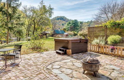 Hot Springs House | Open! Make Sweet Memories,Well Appointed Farmhouse
