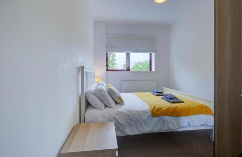 Fareham Apartment | Open Mind Property - City Centre & Free Parking for Unlimited Vehicles