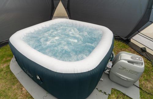 Waterlooville Apartment | Open Mind Property - Hottub, Sleeps10 & Parking