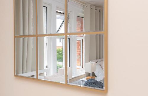 Bournemouth Apartment | Open Mind Property - Studio for 4 Guests - Parking