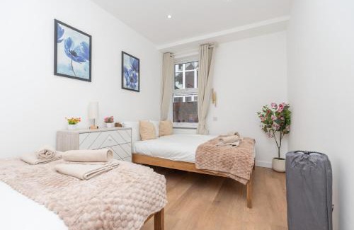 Portsmouth Apartment | Open Mind Property- Stylish 3BR, HotTub & Parking