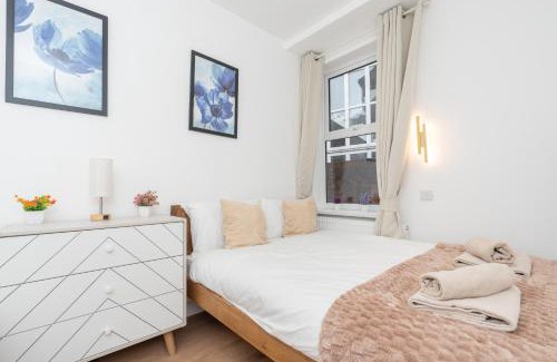 Portsmouth Apartment | Open Mind Property- Stylish 3BR, HotTub & Parking