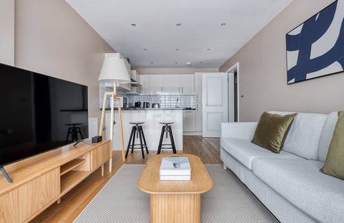 Pembridge Apartment | Open Notting Hill 2BR w/Garden, nr Shops, Dining & Park, by Blueground